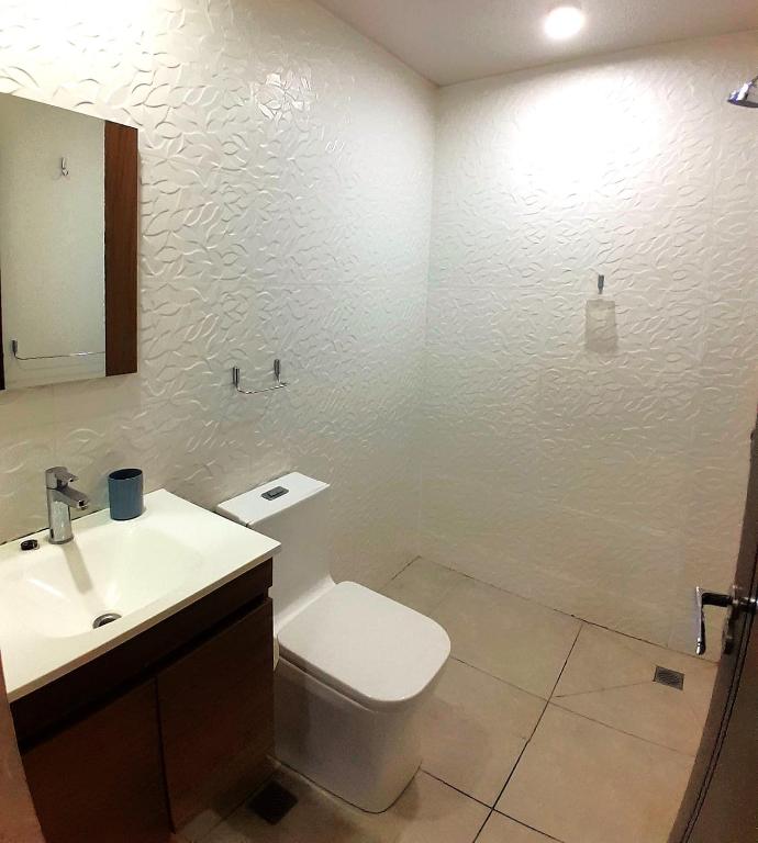 3F - Moderno y Cómodo 1D, 2 Baños, Cocina y Lavadora - 3