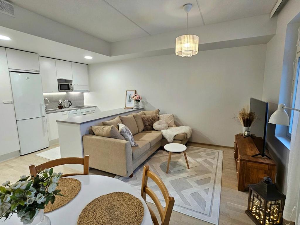 Stylish top floor ap, with private parking, next to a tram stop, Tampere