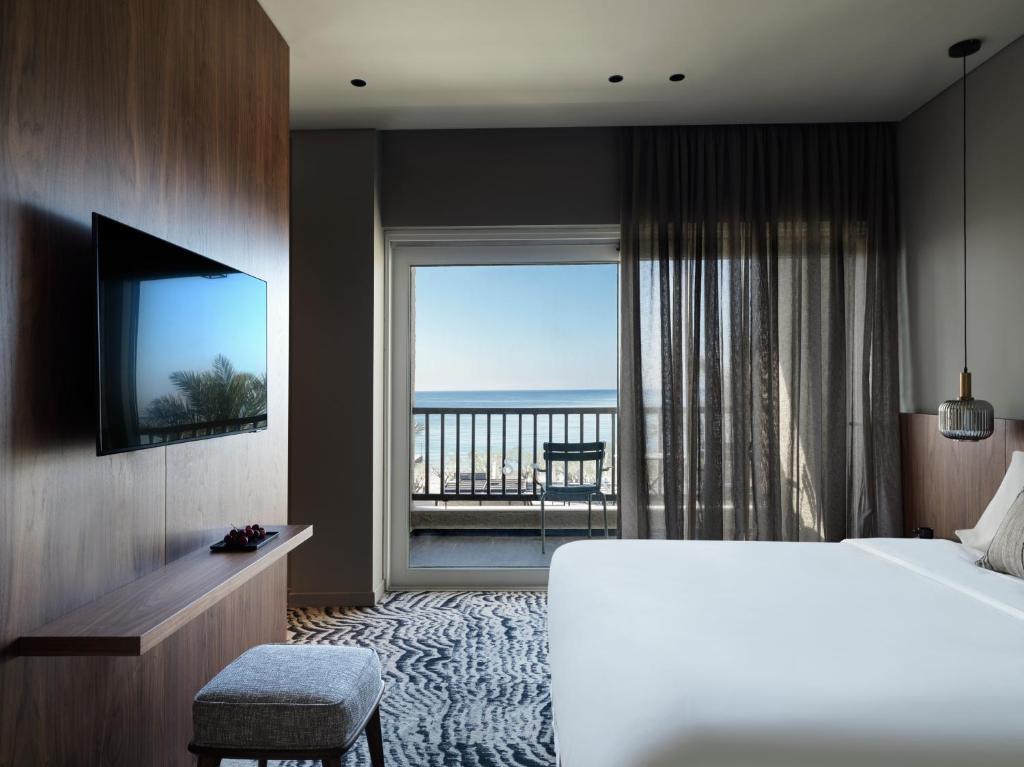 Deluxe Suite with Sea View