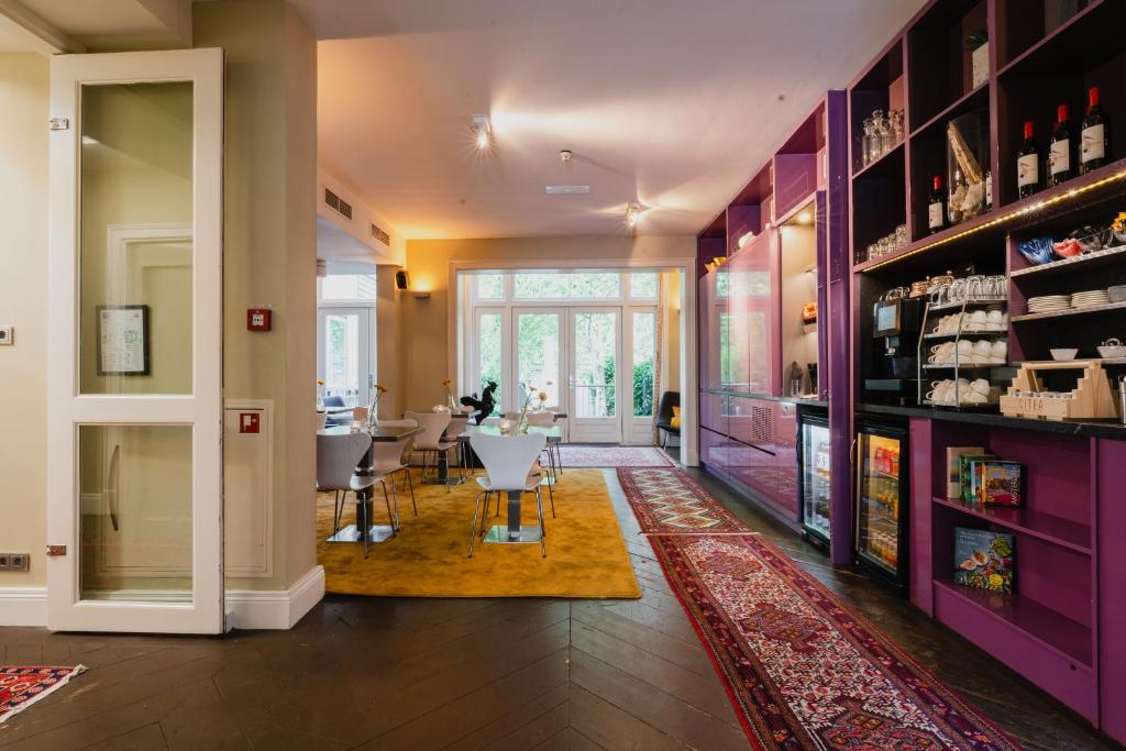 Shared lounge/TV area, Hotel Roemer in Amsterdam