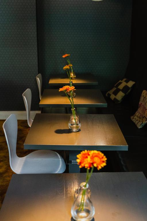 Shared lounge/TV area