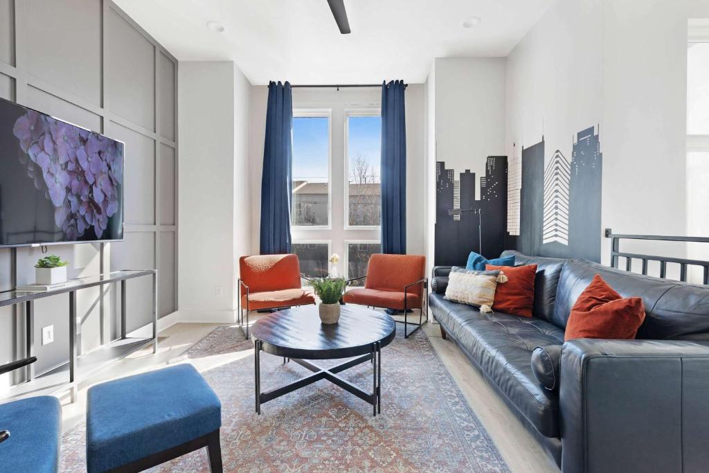 The Aster - Rooftop Patio 2 miles to Broadway, Nashville