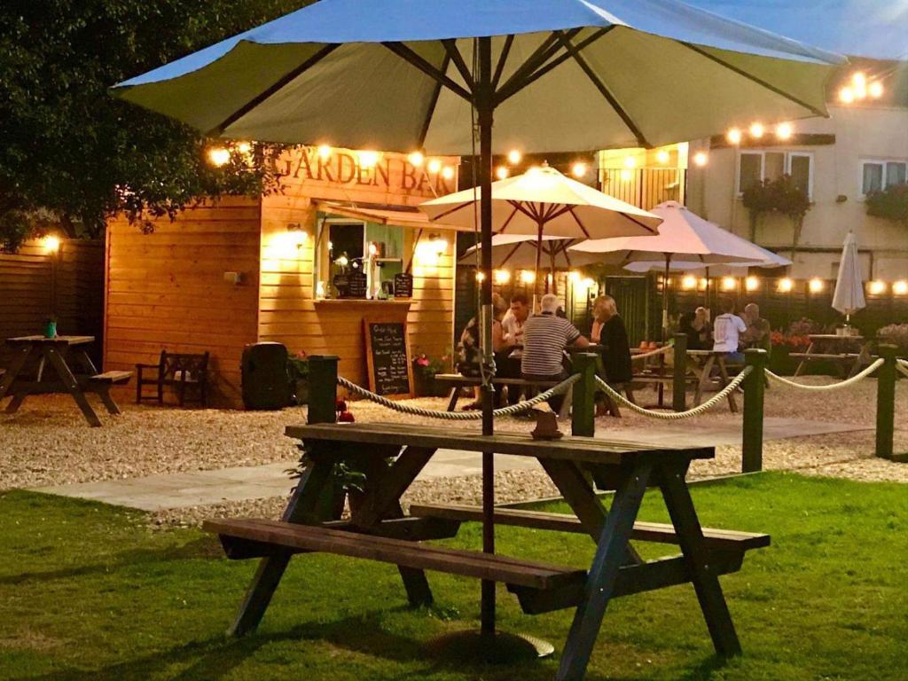 Greyhound Country Inn 外観