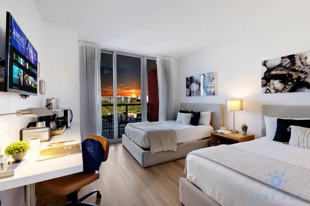 Lovely Studio with Amazing Views & Pool, Hallandale Beach