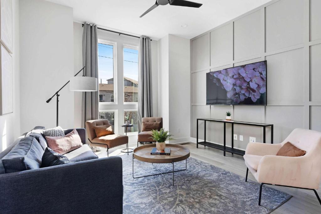 The Azalea - Walk to Dining & Nightlife, Rooftop!, Nashville