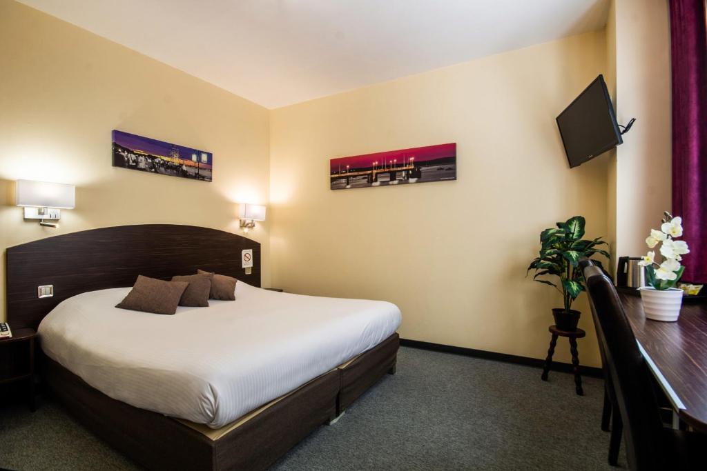 Bordeaux Hotel Notre Dame room