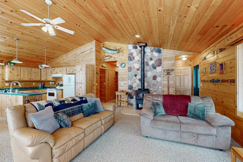 Aspen Hutte, Eagle River