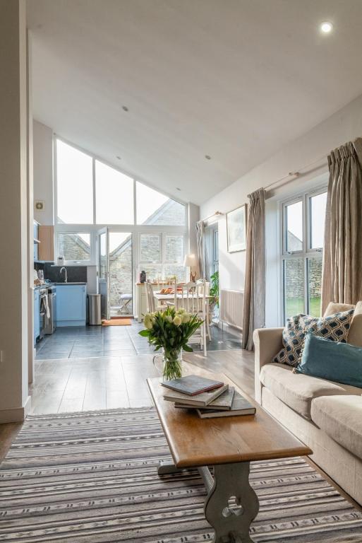 Blueberry Barn, light and airy barn conversion near Bruton, Bruton