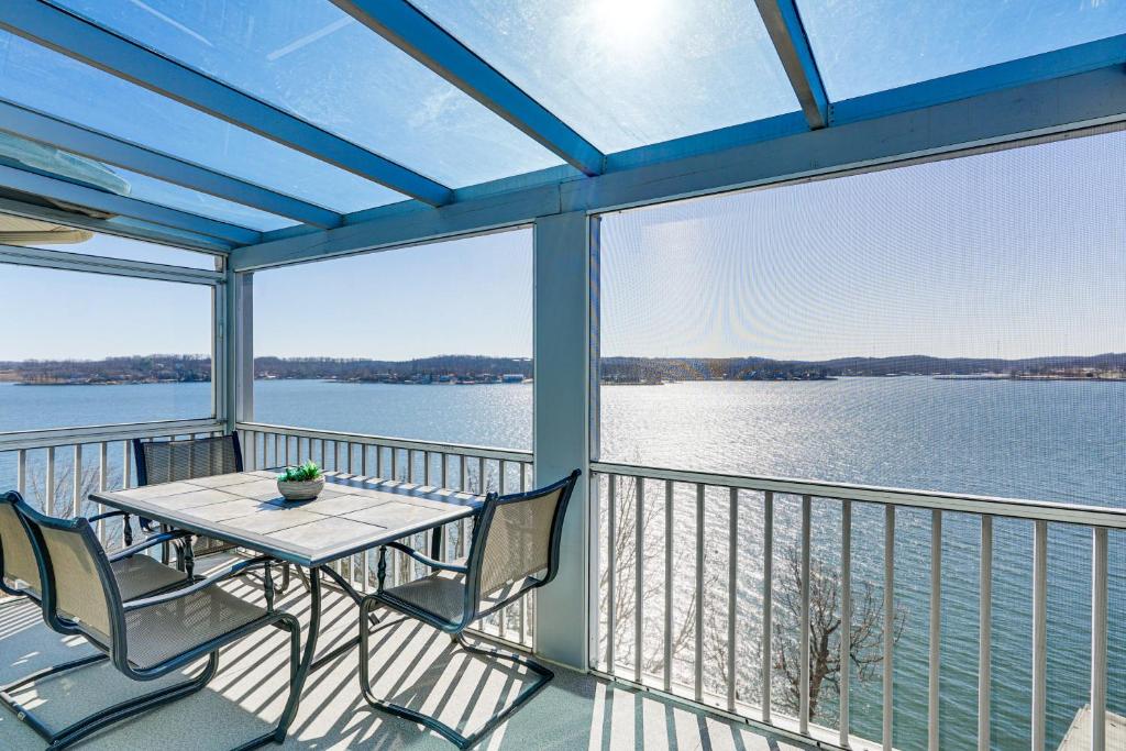 Patio, Views and Pools Lake of the Ozarks Condo!, Four Seasons