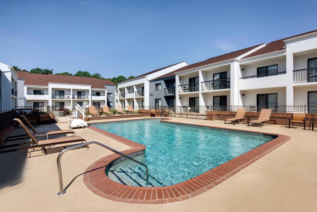 Swimming pool, Courtyard by Marriott Atlanta Norcross/Peachtree Corners in Atlanta (GA)