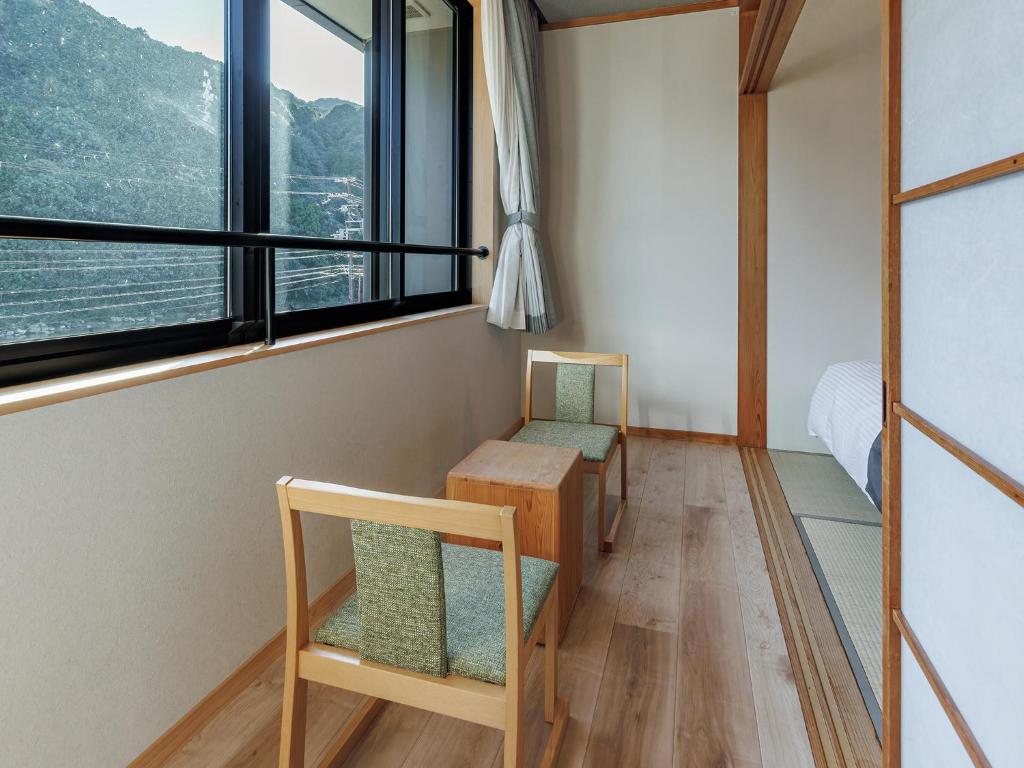 4. 南紀月の瀬温泉ぼ..