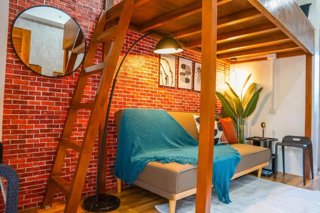 Cozy Loftbed Netflx Wi-Fi Ligao Natl Rd with Parking Rm 304 2F, Ligao
