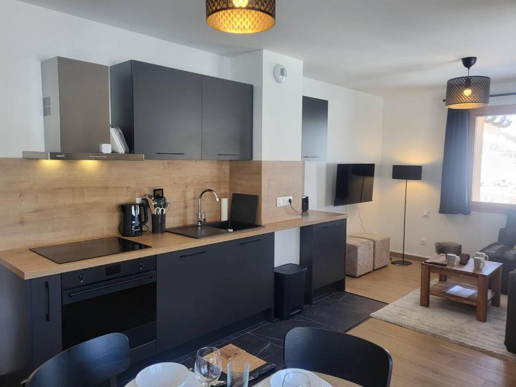 Appartement neuf 3 pièces, vue piste, parking couvert - FR-1-291-1026 - 2