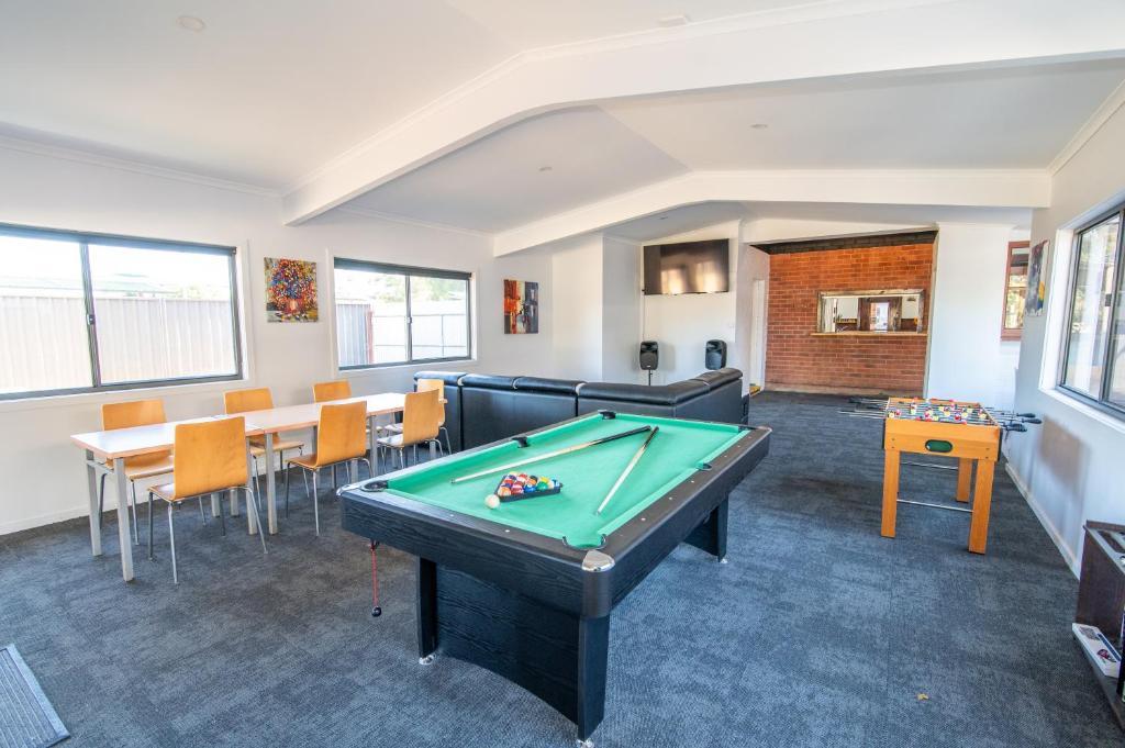 Your Own Pub near Yarrawonga - Sleeps 26, Saint James