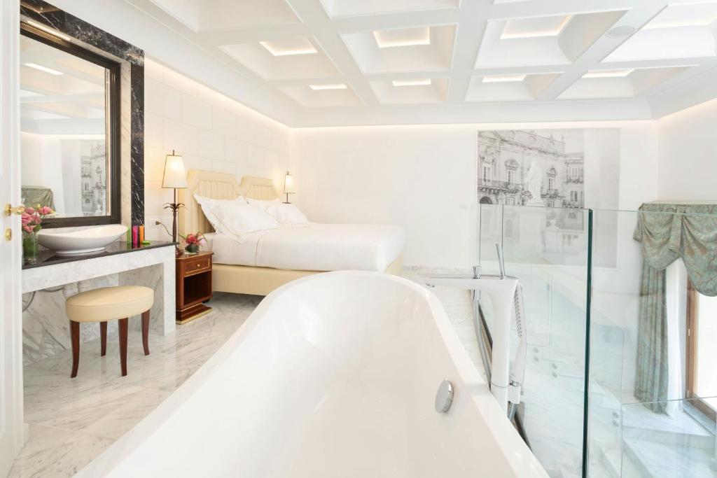 Bathroom, Ortea Palace Hotel, Sicily, Autograph Collection in Syracuse