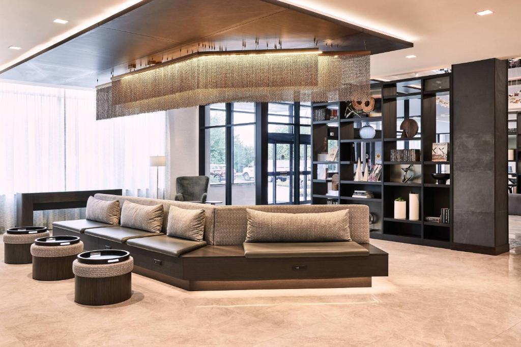 1. AC 호텔 바이..