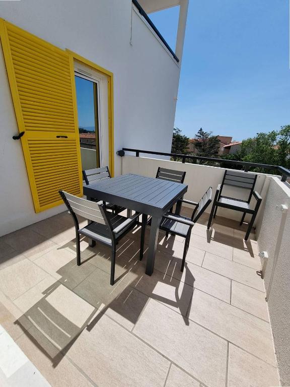Superbe appartement entièrement rénové 4EST211 - 1