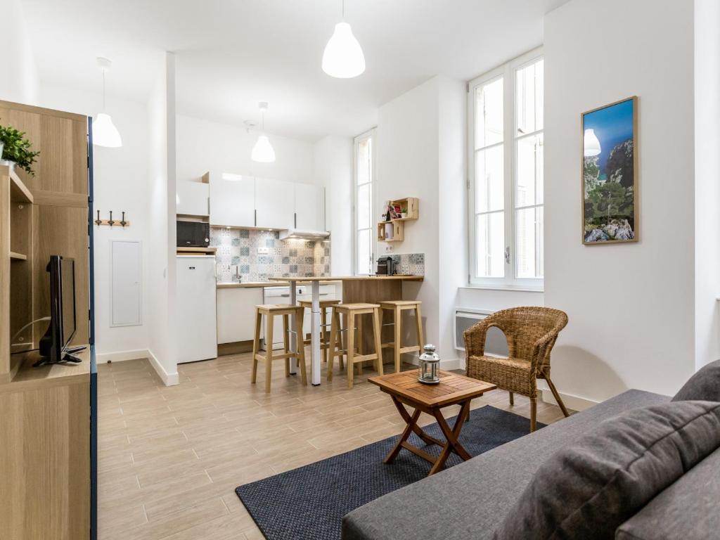 L'Escapade Marseillaise T2 Moderne avec Cuisine Équipée et à 5 min du Vieux-Port - 2
