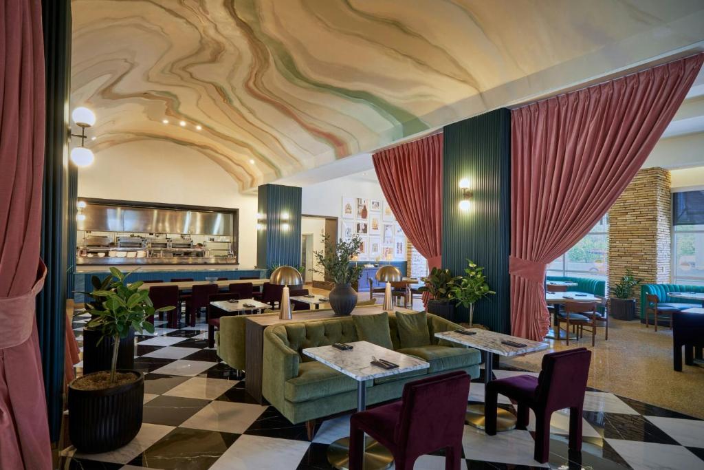 Restaurant, Renaissance Las Vegas Hotel in Las Vegas (NV)