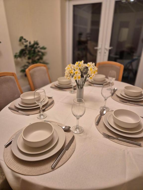 Spacious house with parking in excellent location