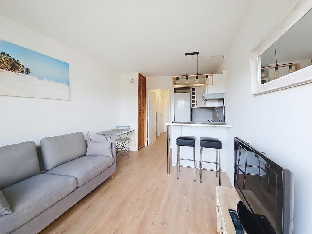 Vacation apartment near sea with private parking - 1