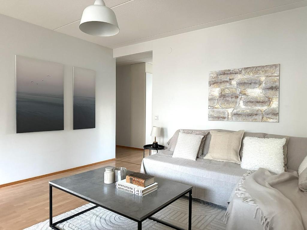 3BR w balconies and private sauna, Helsinky