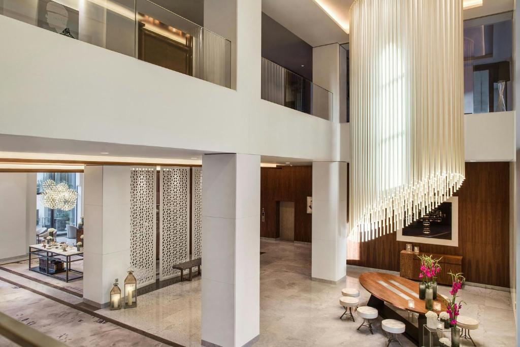 フロント・ロビー