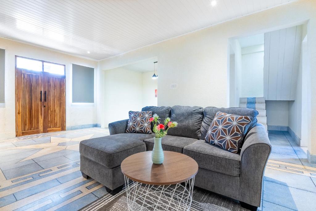Open Plan 3 Bedroom House Sanur Port