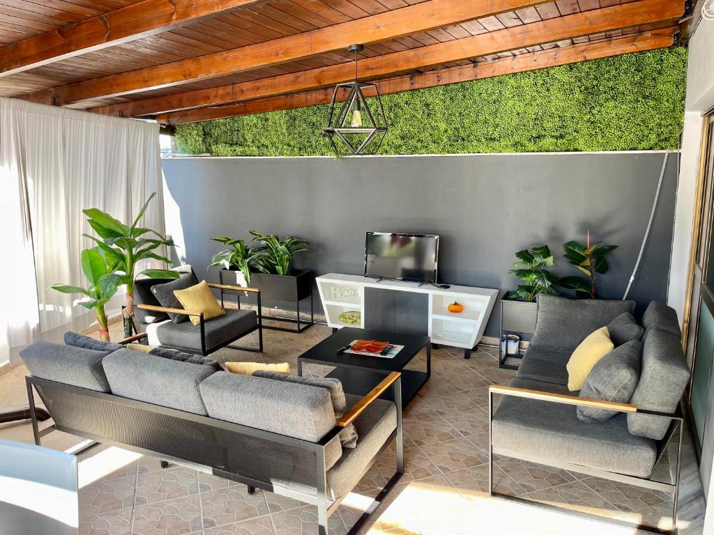 Vacation Vibes - Modern Apartment in Golem near sea, Golem