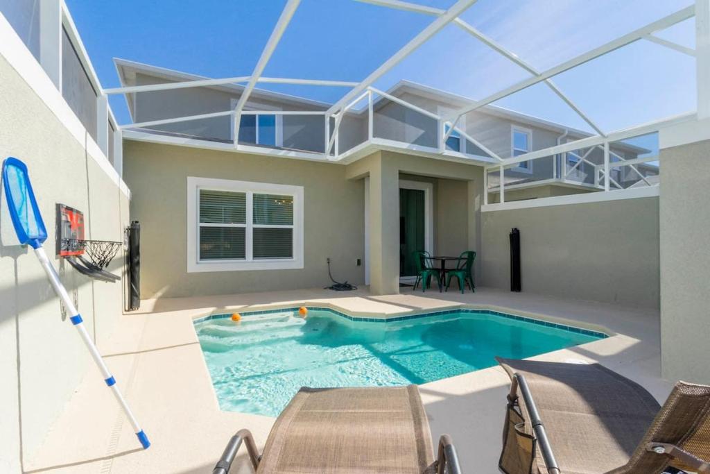 Gorgeous 5 Bd w/ Pool Close to Disney @ Champions Gate 948, Kissimmee