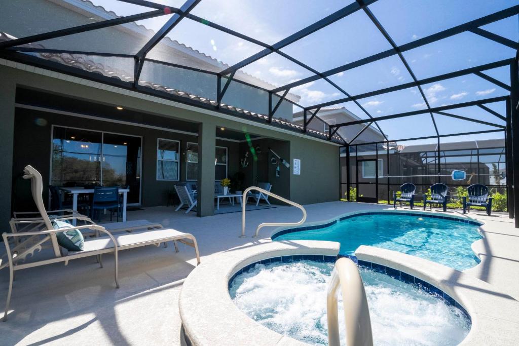 Stunning 5Bd w/ Pool Close to Disney @ Solterra 7829, Davenport