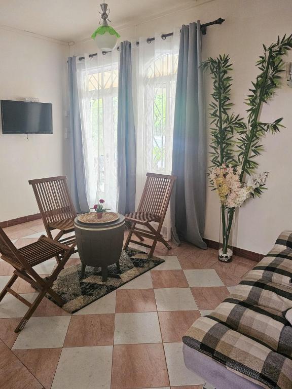 Serene Home in Flic en Flac with Garden & Parking, Flic-en-Flac