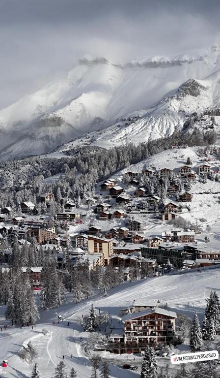 Studio lumineux avec vue et accès sur les pistes ! Coup de coeur - 3
