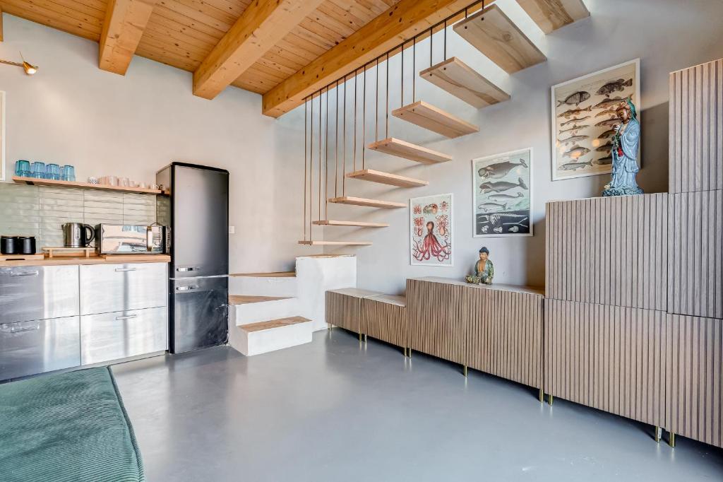 Private Rooftop Terrace 3 Min Walk to Metro - 4
