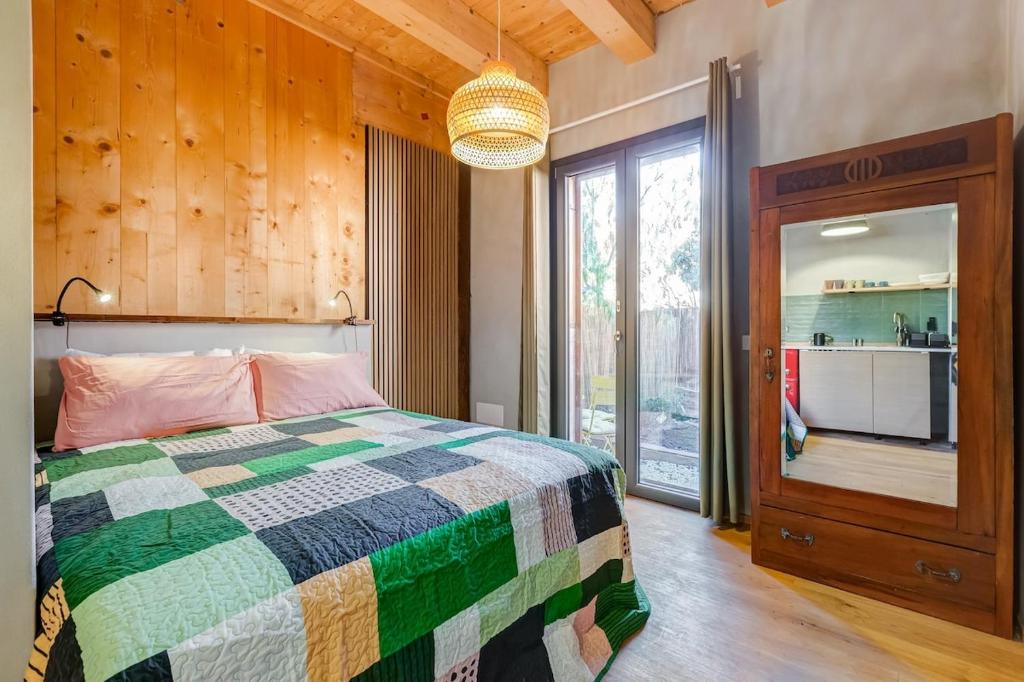 Private Garden Studio 3 Min Walk to Metro - 1