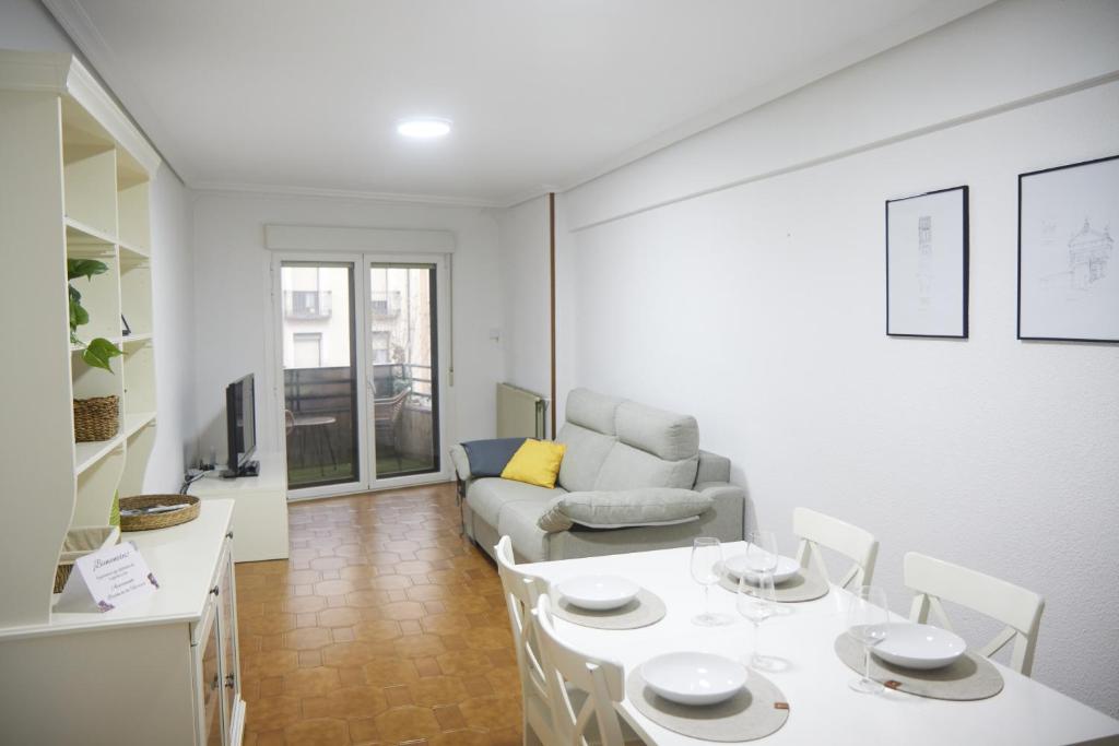 Apartamento Bretón de los Herreros con TERRAZA - 3