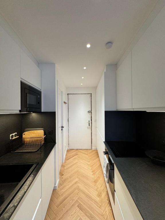 2 bedroom apartment renovated in the heart of Paris - 2