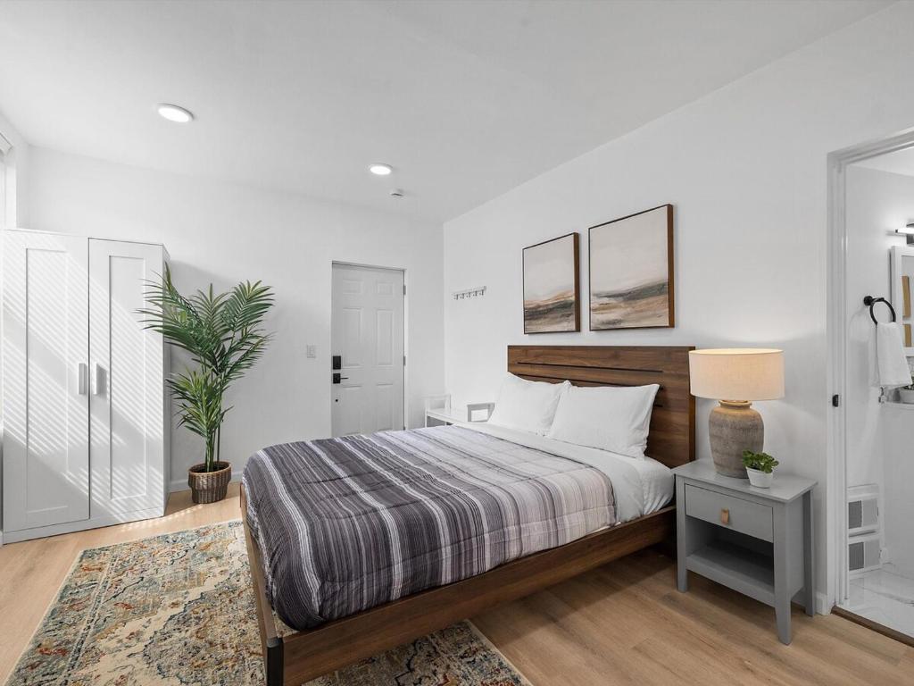 Shadyside, Central !2 Bright and Stylish Studio With Free Parking, Pittsburgh