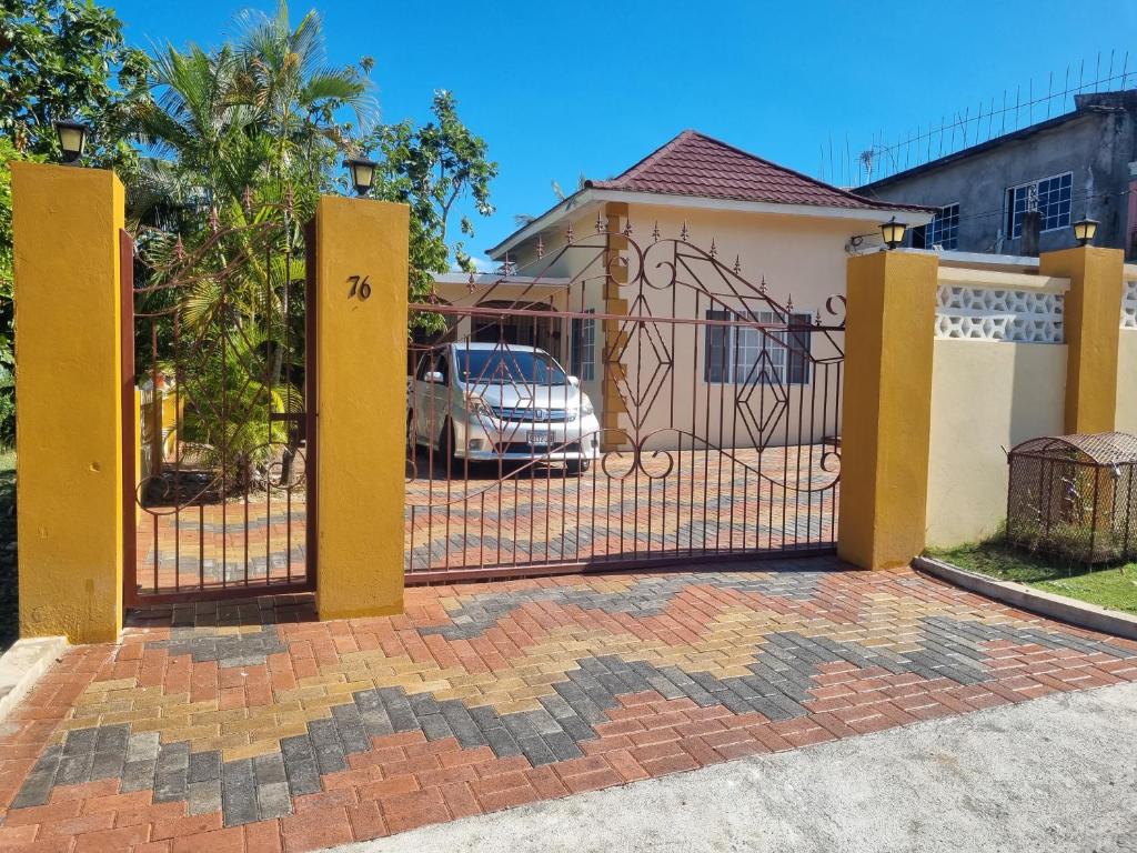 Hideaway N Paradise Seaview with Private Pool & Free Airport Shuttle, Hopewell