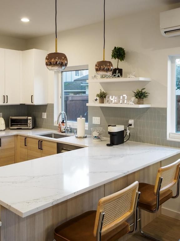 Steps to Alki Beach with Water Views Rooftop deck, Seattle