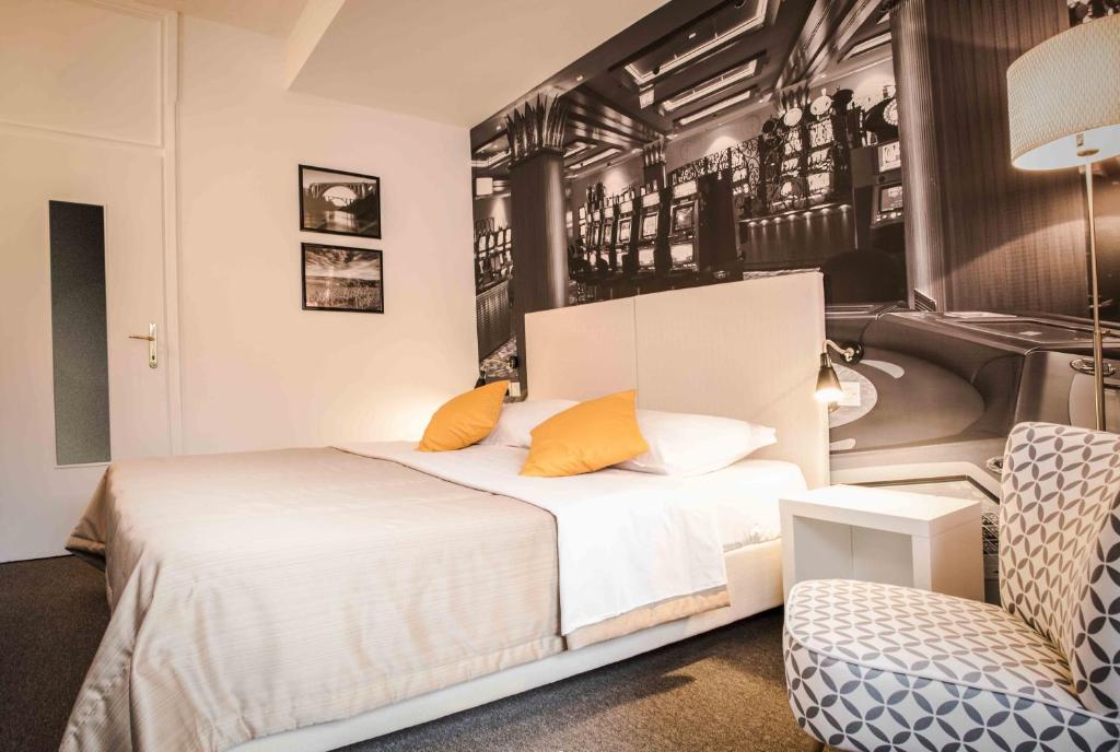 Park, Hotel & Entertainment 8