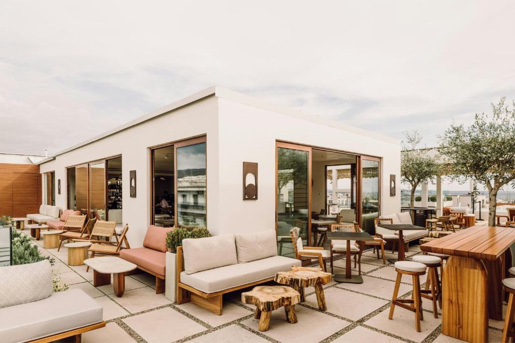 Bar/lounge, MonAsty, Thessaloniki, Autograph Collection in Thessaloniki