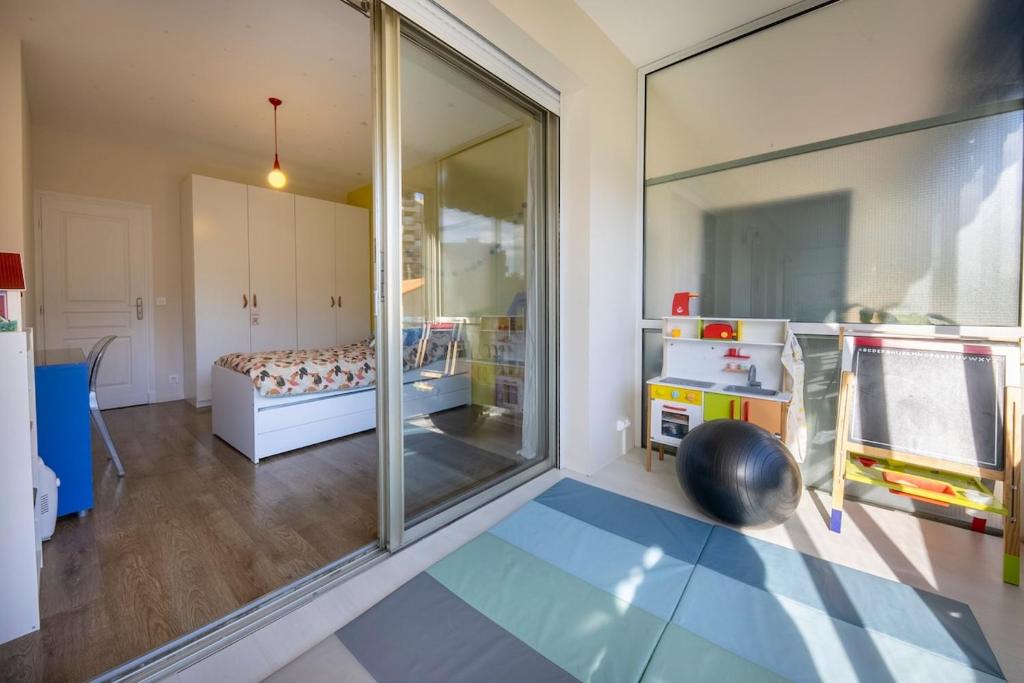 Spacious and pleasant 3 bedroom flat - 5
