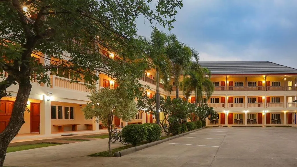 Poonnagunn hotel，位于美索的酒店