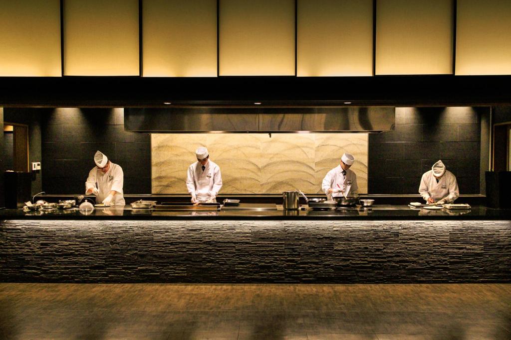 Front desk [24-hour]