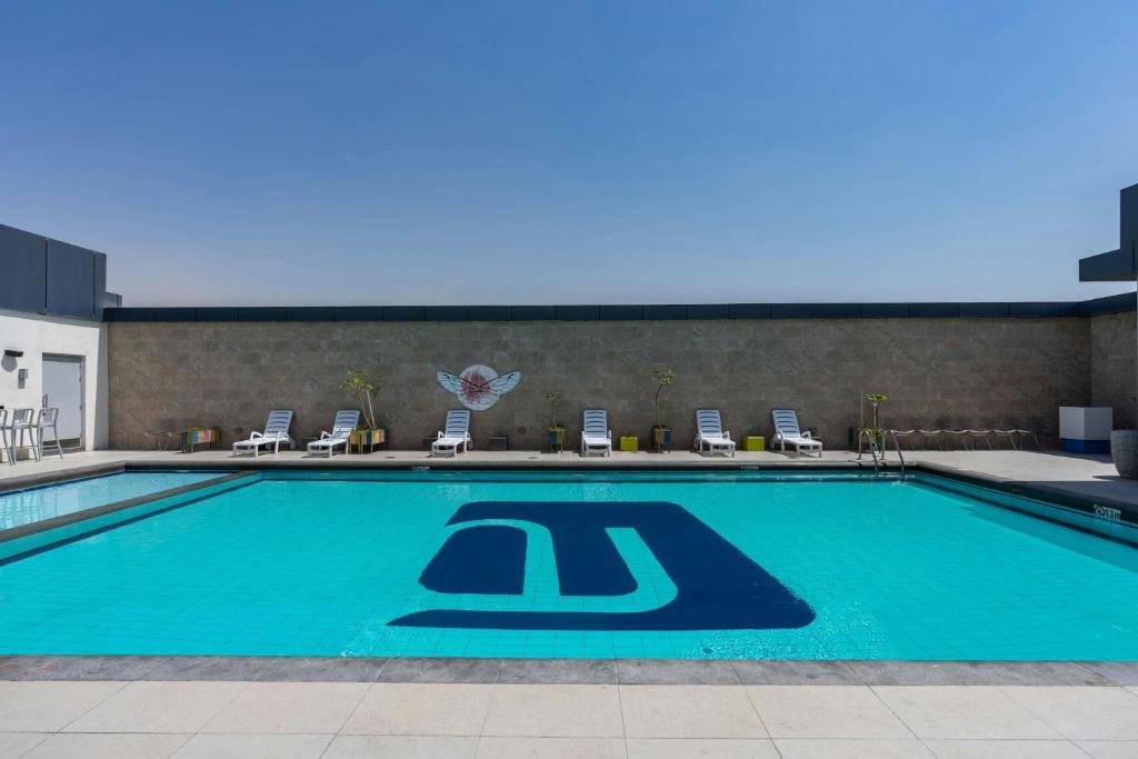 スイミングプール