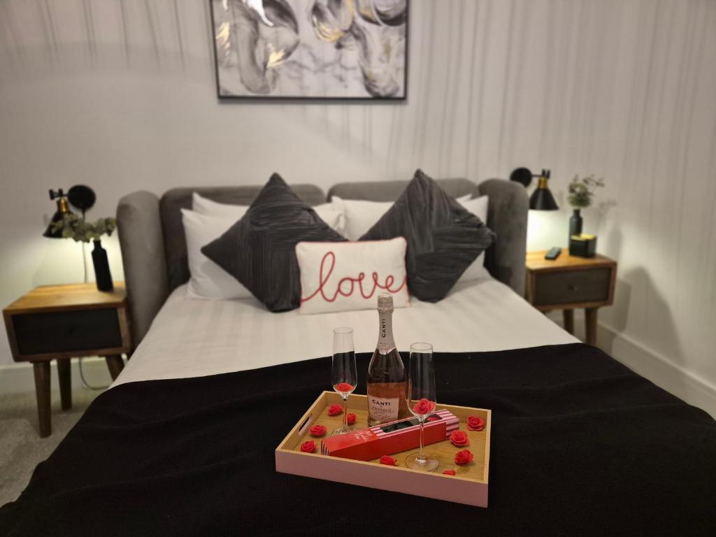 Charming 3-Bed House with 1 Parking space, Canterbury