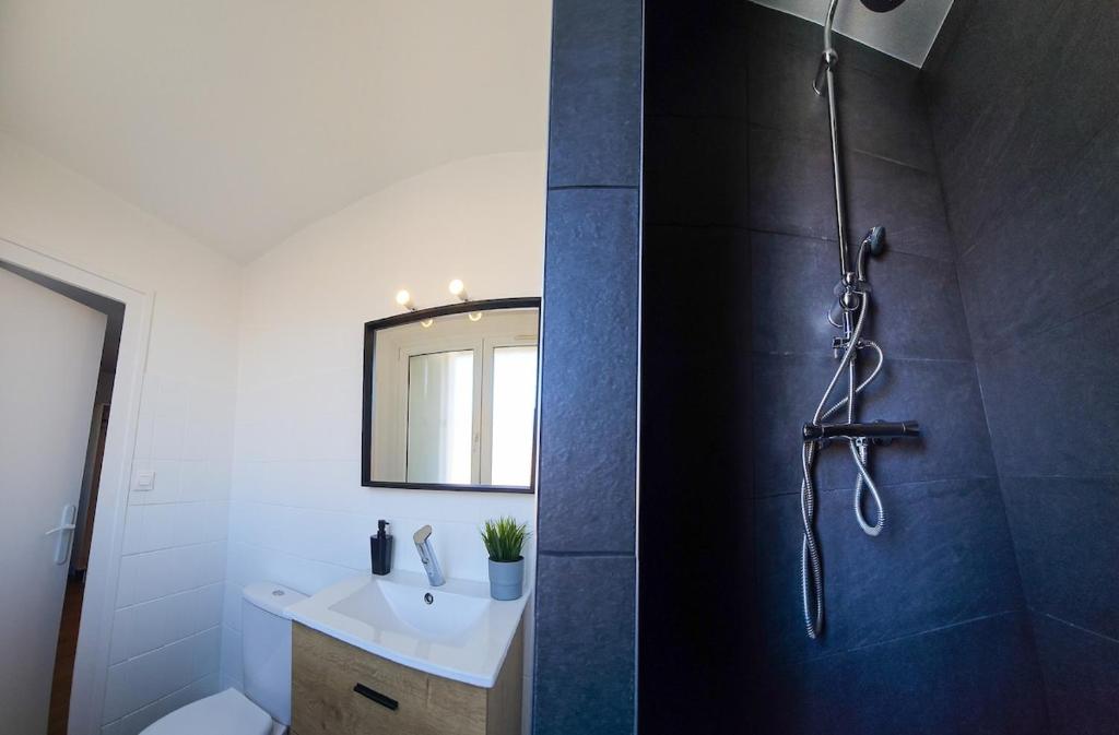 La Comète 4 Bedroom WiFi TV - 4