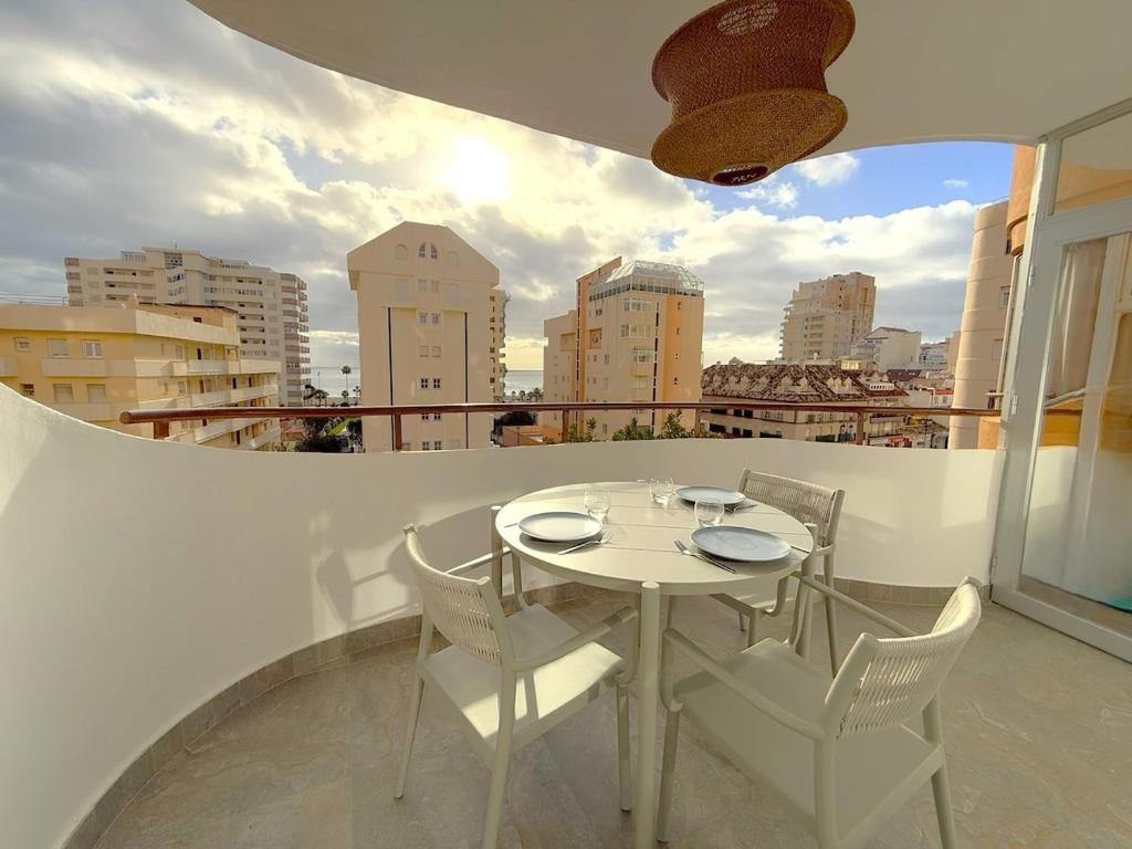 Modern & sunny beach apartment, Fuengirola