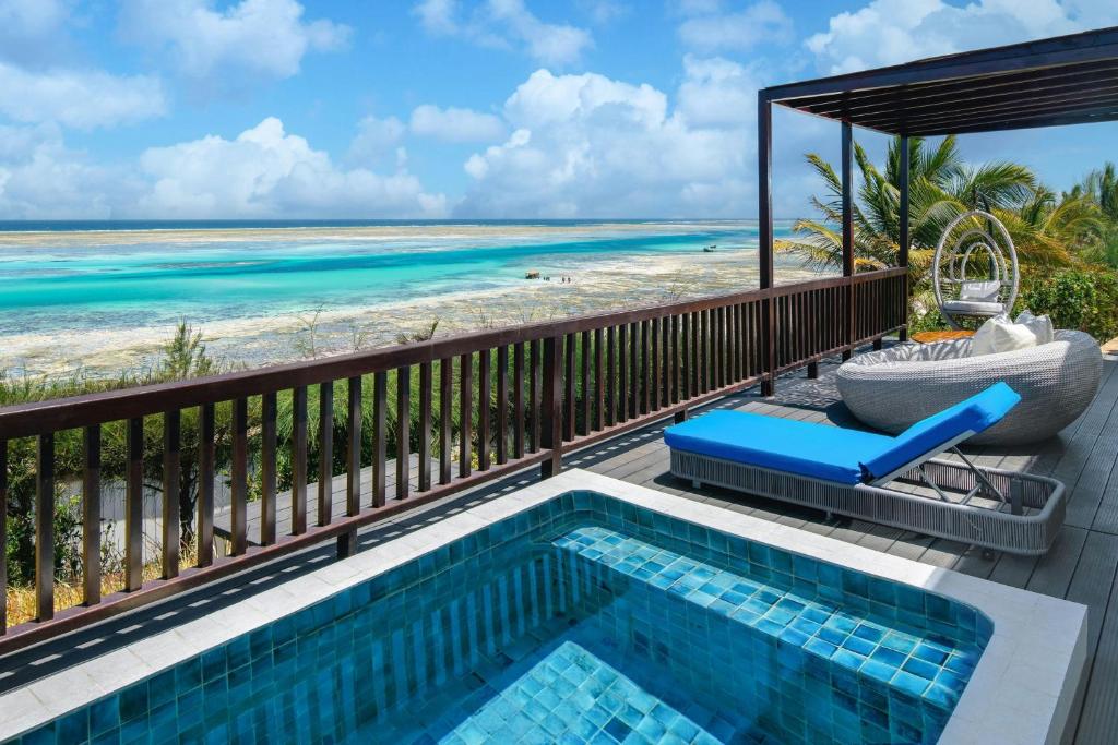 スイミングプール